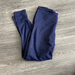 Navy VS legging —detail on side
